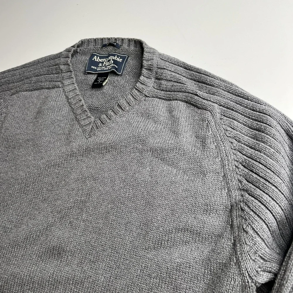 Abercrombie & Fitch Mens XL Muscle Fit V-Neck Cotton Ribbed Sweater Gray